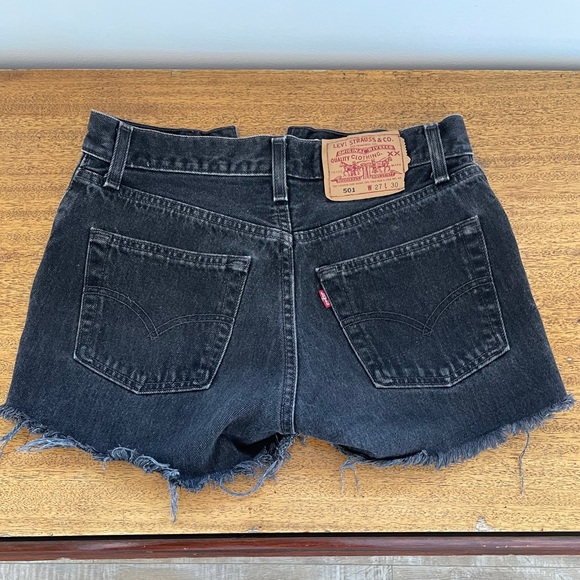 Vintage black Levi’s cutoff short w27 l30 - Picture 3 of 3